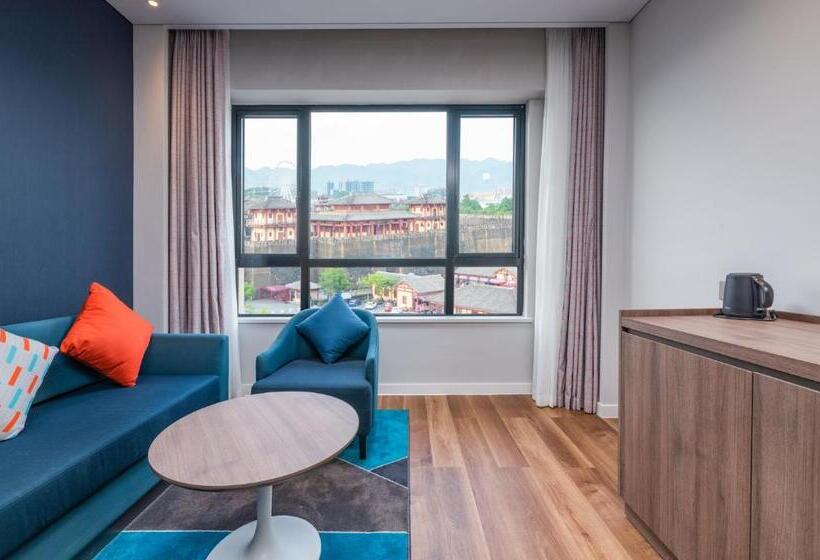 Otel Holiday Inn Express Dongyang Hengdian, An Ihg