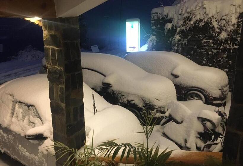 בית מלון כפרי La Riqueza Kanatal   Mountain View Rooms   Welcome New Year With Fresh Snowfall