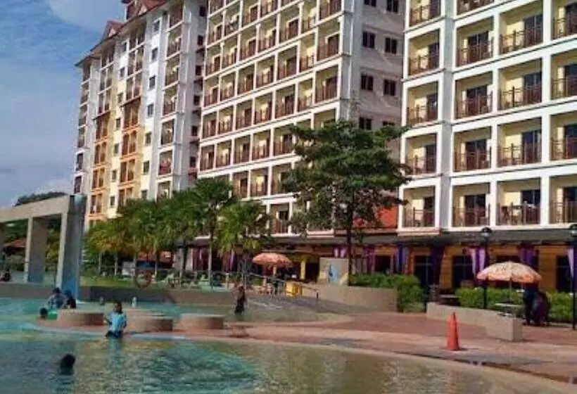 ホテル Oyo 90301 Suria Service Apartments @ Bukit Merak Laketown Resort
