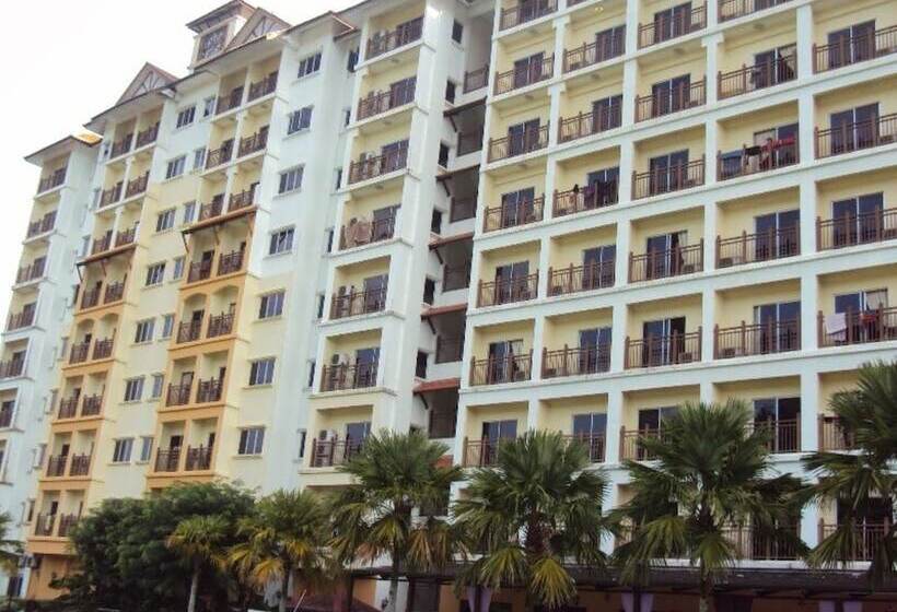 فندق Oyo 90301 Suria Service Apartments @ Bukit Merak Laketown Resort