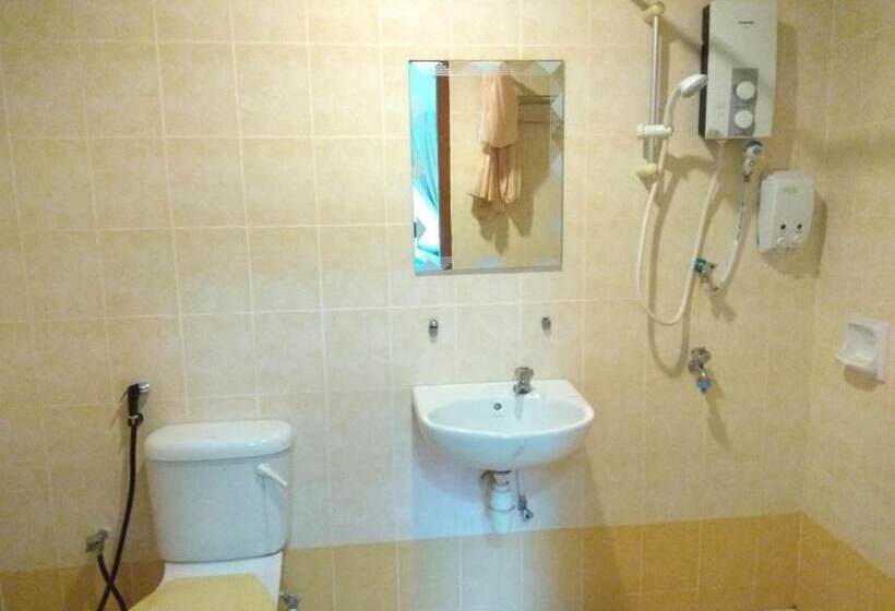 فندق Oyo 90301 Suria Service Apartments @ Bukit Merak Laketown Resort