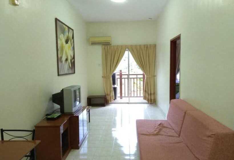 فندق Oyo 90301 Suria Service Apartments @ Bukit Merak Laketown Resort