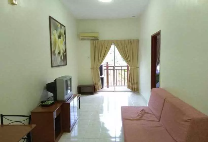 ホテル Oyo 90301 Suria Service Apartments @ Bukit Merak Laketown Resort