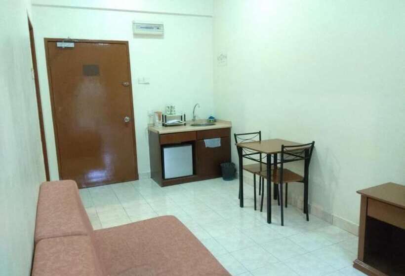 فندق Oyo 90301 Suria Service Apartments @ Bukit Merak Laketown Resort