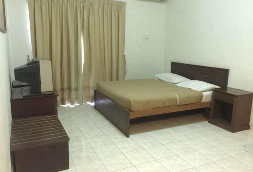 فندق Oyo 90301 Suria Service Apartments @ Bukit Merak Laketown Resort