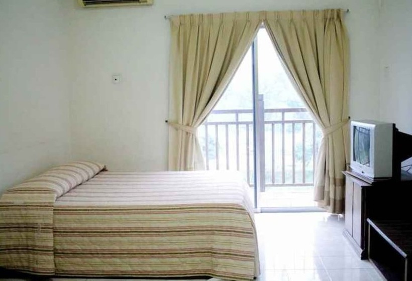 فندق Oyo 90301 Suria Service Apartments @ Bukit Merak Laketown Resort
