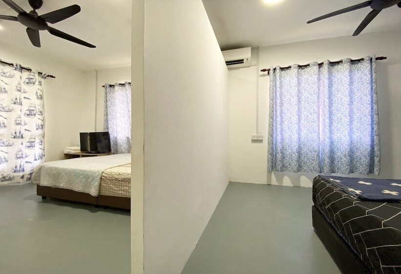 בית מלון כפרי Oyo 90317 Ambong Bay Resthouse