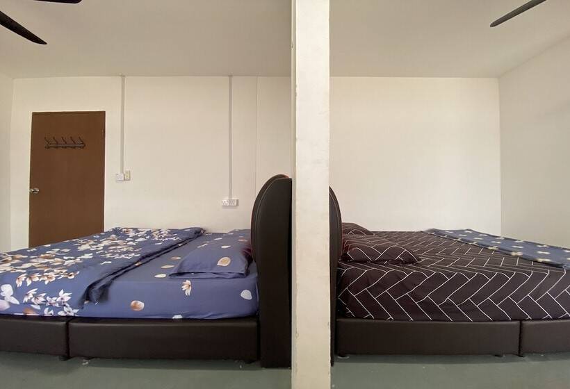 בית מלון כפרי Oyo 90317 Ambong Bay Resthouse