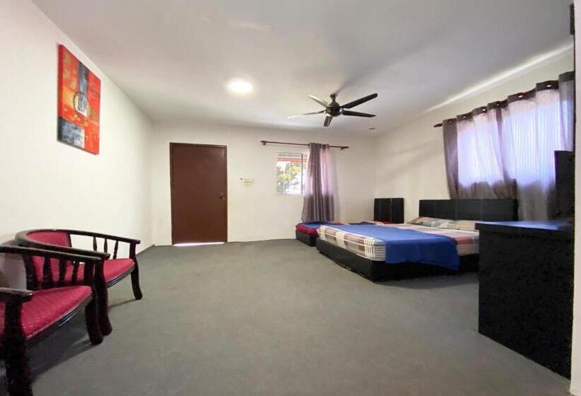 בית מלון כפרי Oyo 90317 Ambong Bay Resthouse