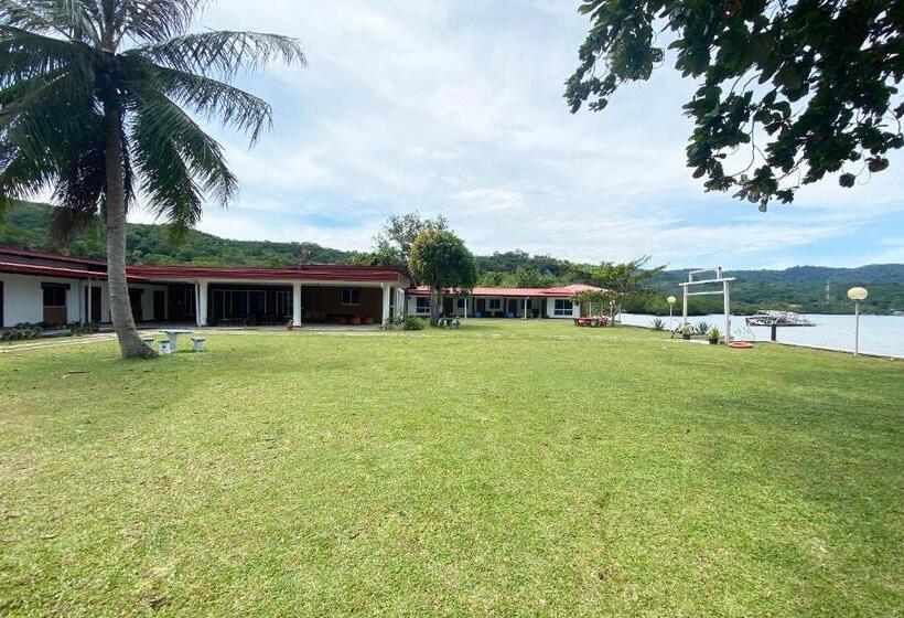 בית מלון כפרי Oyo 90317 Ambong Bay Resthouse