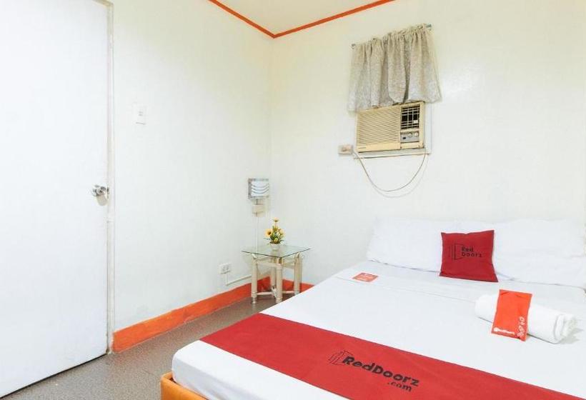 בית מלון כפרי Reddoorz Hostel @ St. Paul Village Lapulapu