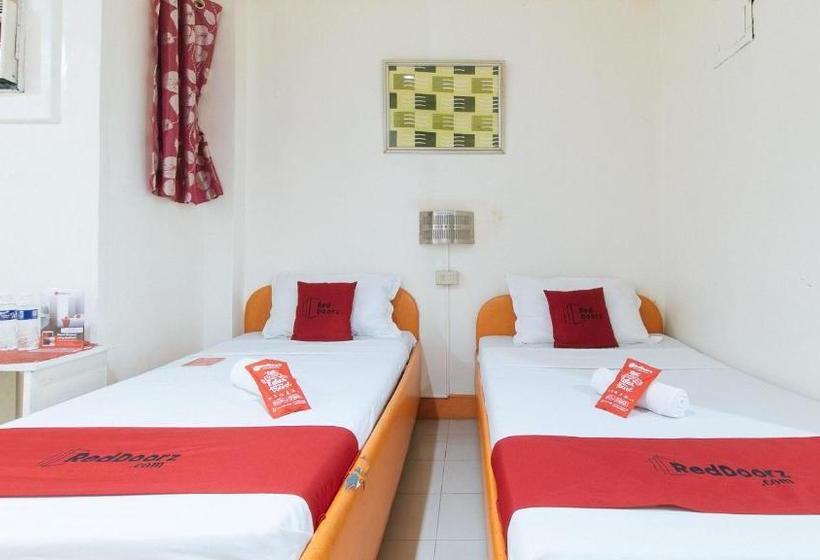 בית מלון כפרי Reddoorz Hostel @ St. Paul Village Lapulapu