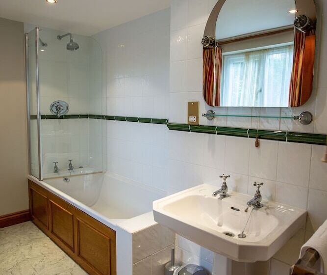 هتل The Three Lions