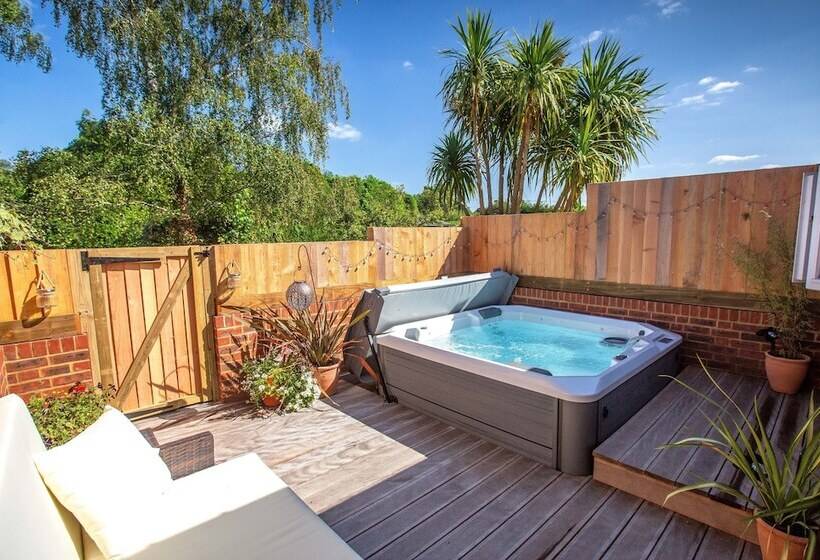 هتل The Three Lions