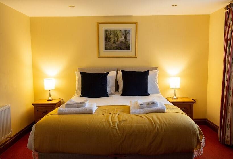 هتل The Three Lions