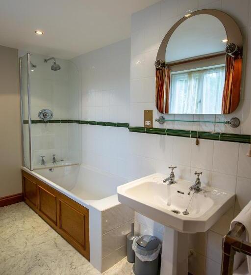 هتل The Three Lions