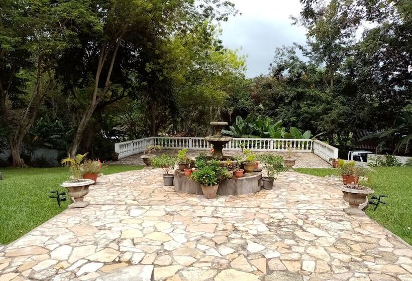 تختخواب و صبحانه Hacienda La Esperanza