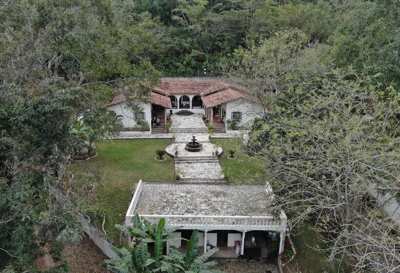 تختخواب و صبحانه Hacienda La Esperanza