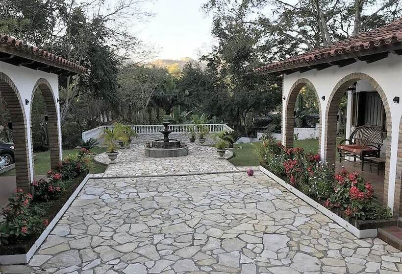 تختخواب و صبحانه Hacienda La Esperanza