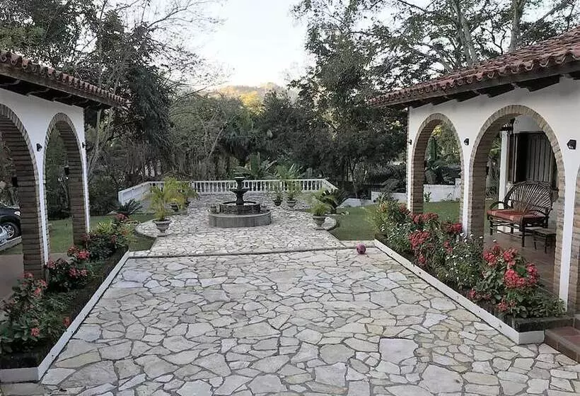 تختخواب و صبحانه Hacienda La Esperanza