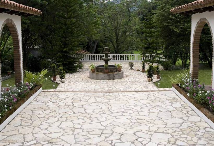 تختخواب و صبحانه Hacienda La Esperanza