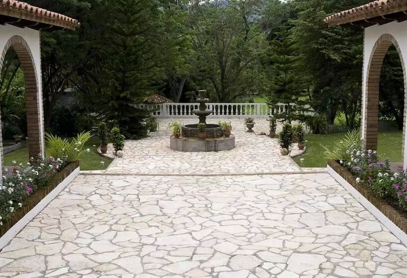 تختخواب و صبحانه Hacienda La Esperanza