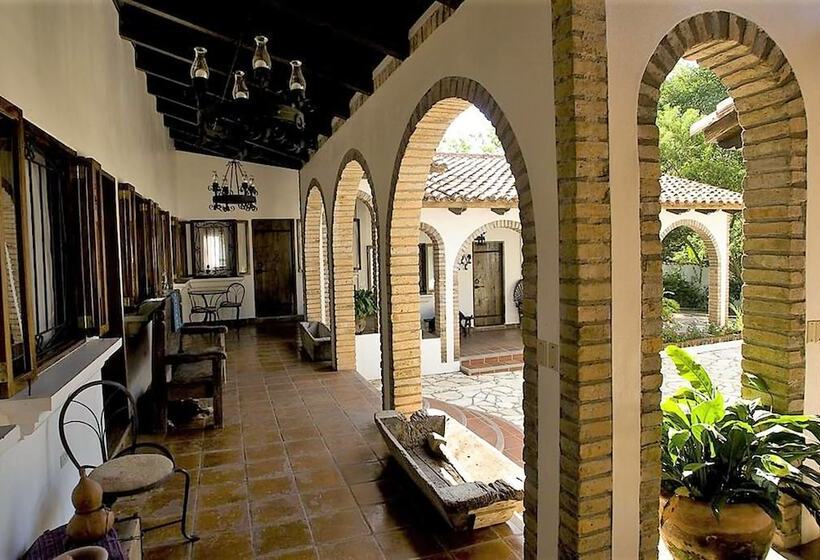 تختخواب و صبحانه Hacienda La Esperanza