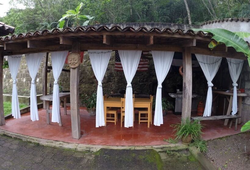 تختخواب و صبحانه Hacienda La Esperanza