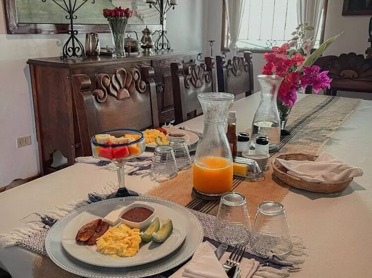 تختخواب و صبحانه Hacienda La Esperanza
