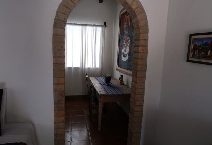 تختخواب و صبحانه Hacienda La Esperanza