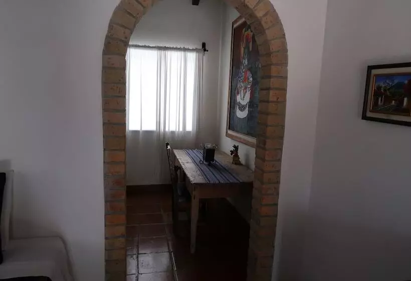 تختخواب و صبحانه Hacienda La Esperanza