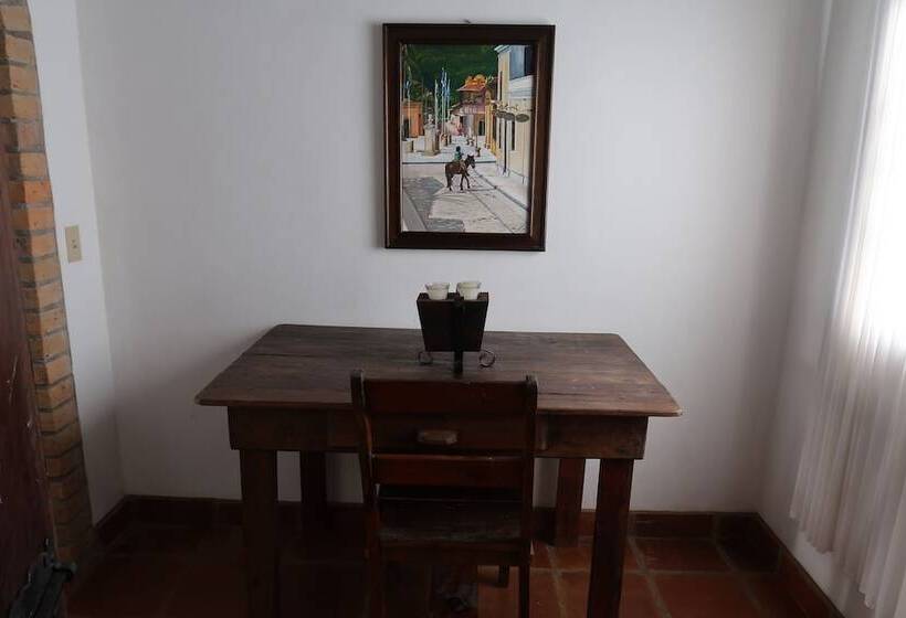 تختخواب و صبحانه Hacienda La Esperanza