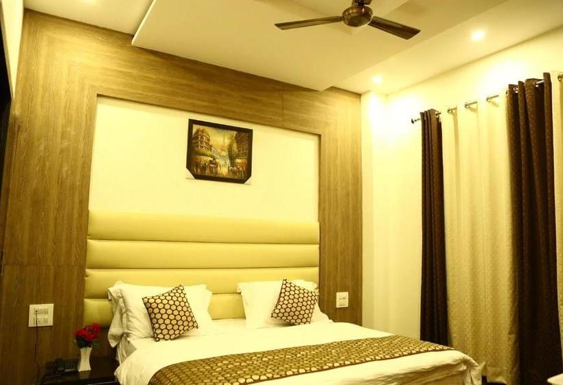 호텔 Tavisha Kanatal Hills Chamba