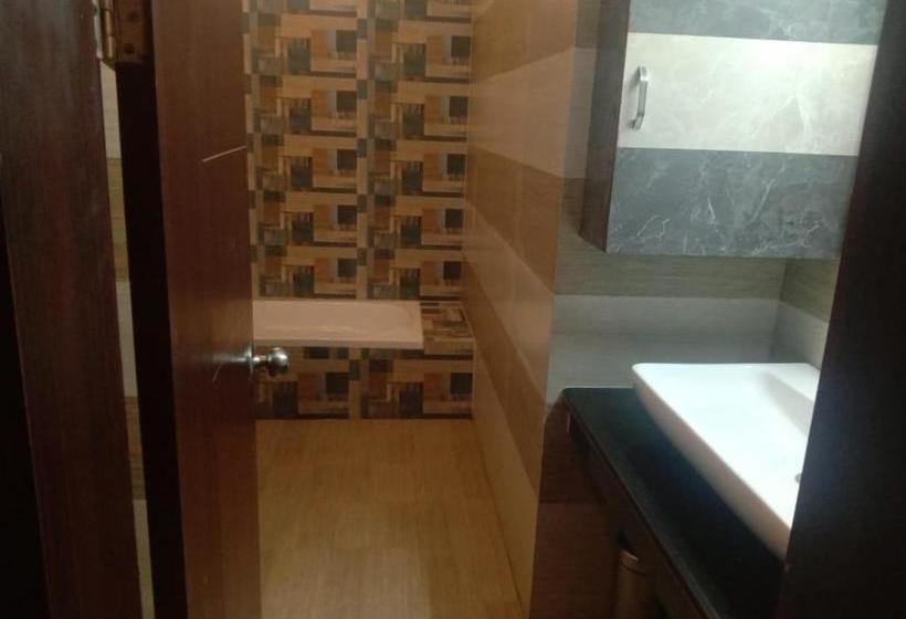 בית מלון כפרי Tavisha Kanatal Hills Chamba