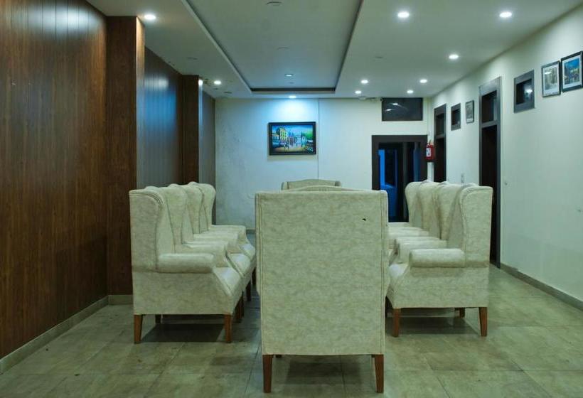 בית מלון כפרי Tavisha Kanatal Hills Chamba