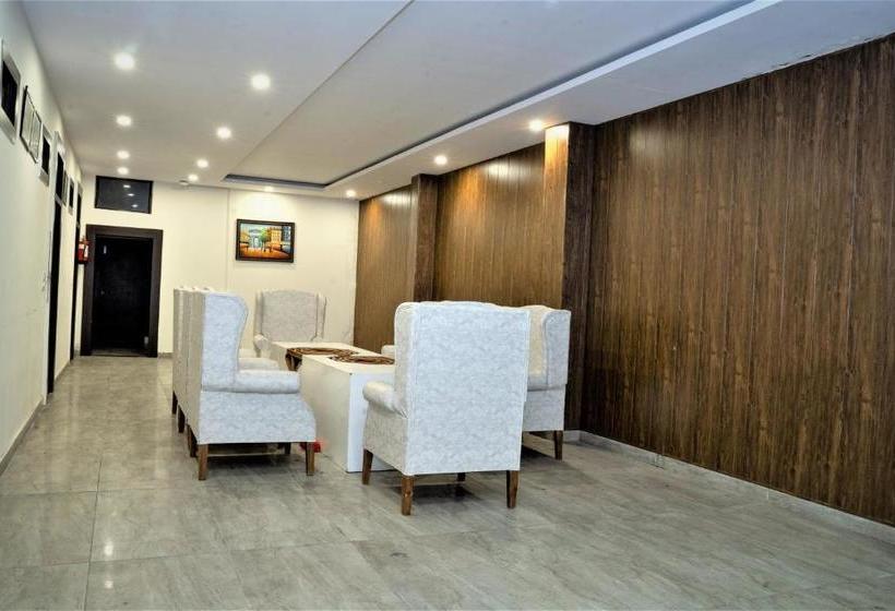 בית מלון כפרי Tavisha Kanatal Hills Chamba