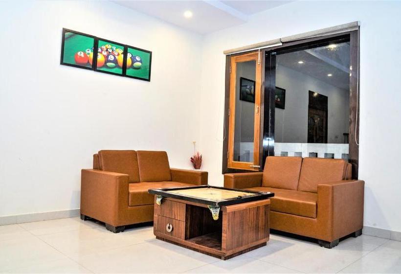 בית מלון כפרי Tavisha Kanatal Hills Chamba