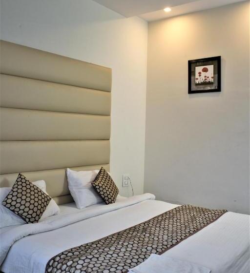 בית מלון כפרי Tavisha Kanatal Hills Chamba