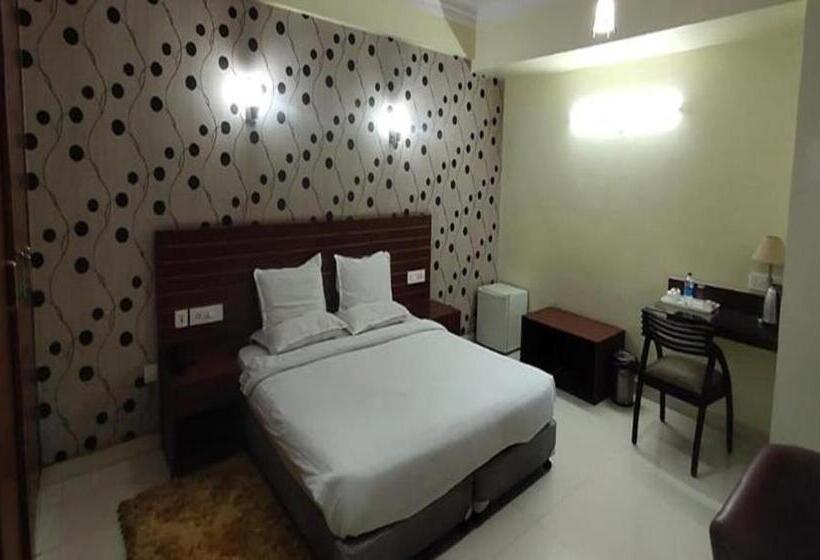 Pensão Fabhotel Royal Ville