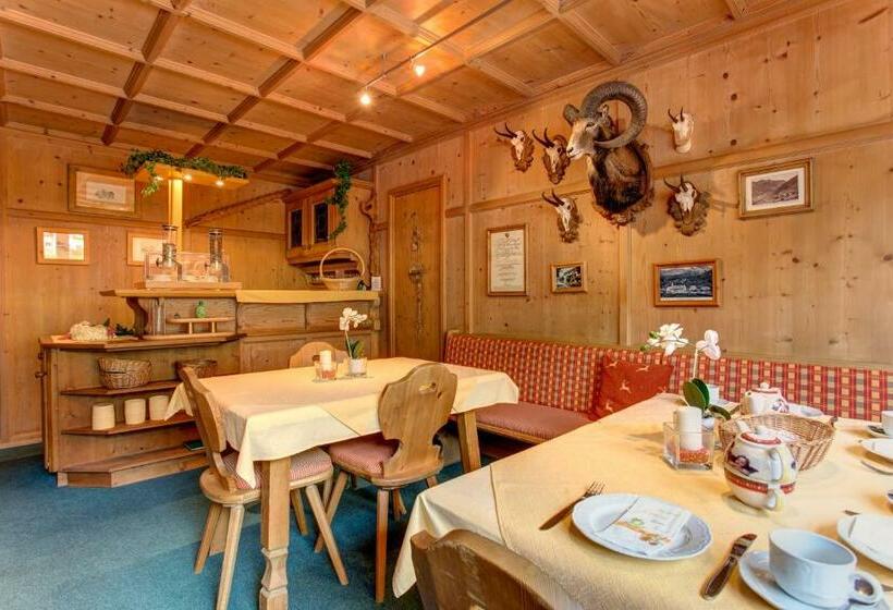 تختخواب و صبحانه Alpenruh