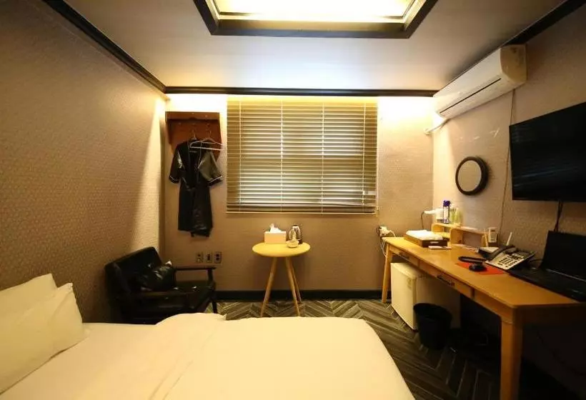 H Motel