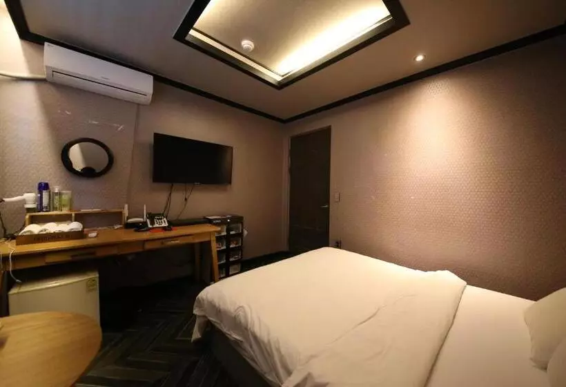 H Motel