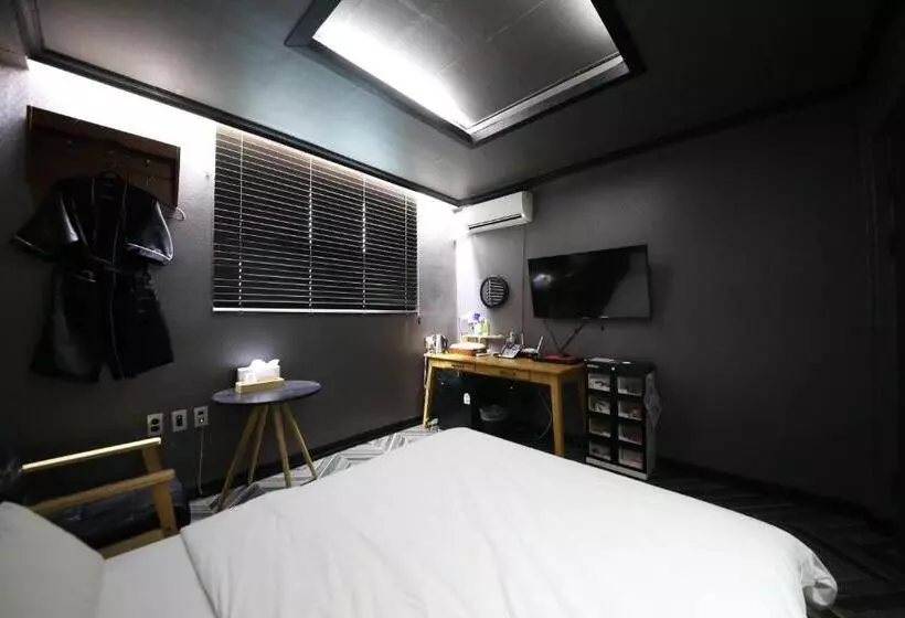 H Motel
