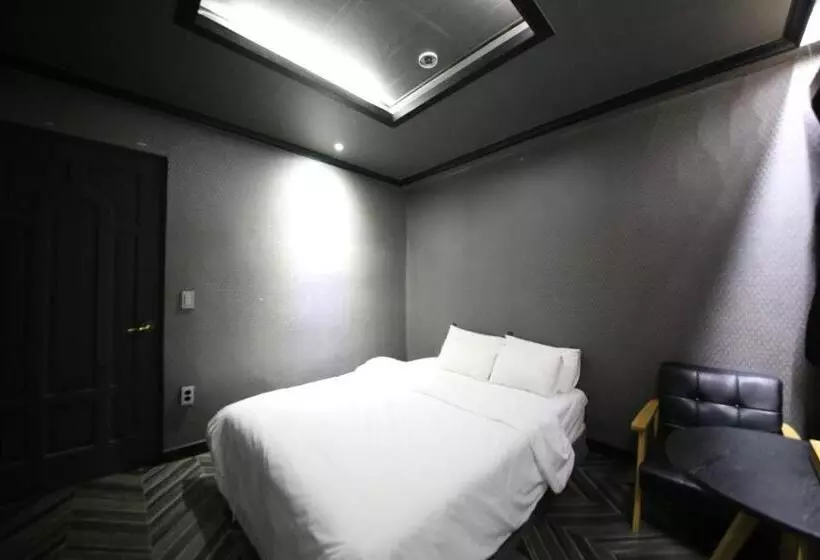 H Motel