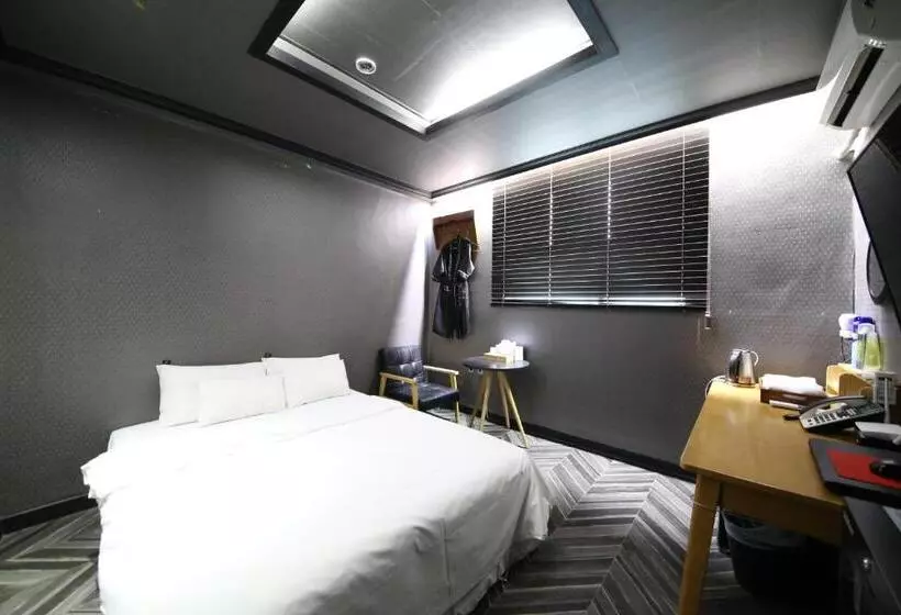 H Motel