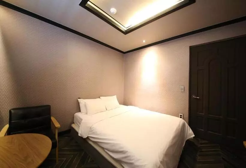 H Motel