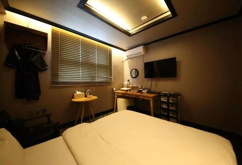 H Motel