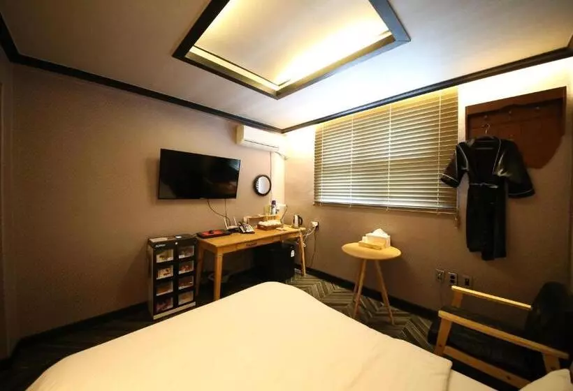 H Motel