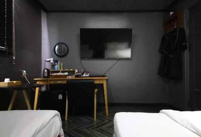 H Motel