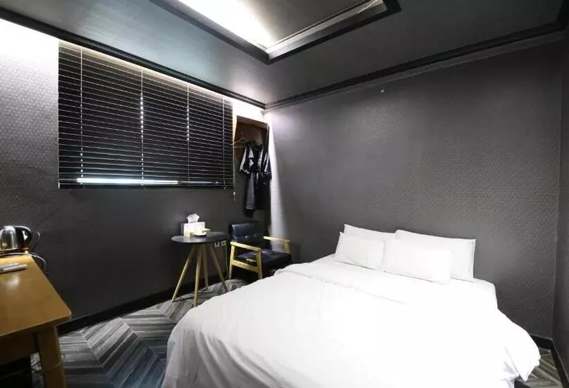 H Motel